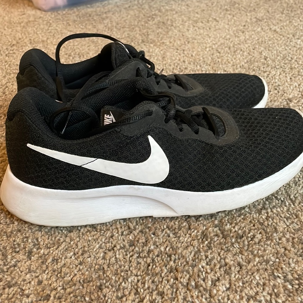 Nike Tanjun sneakers, size 9
